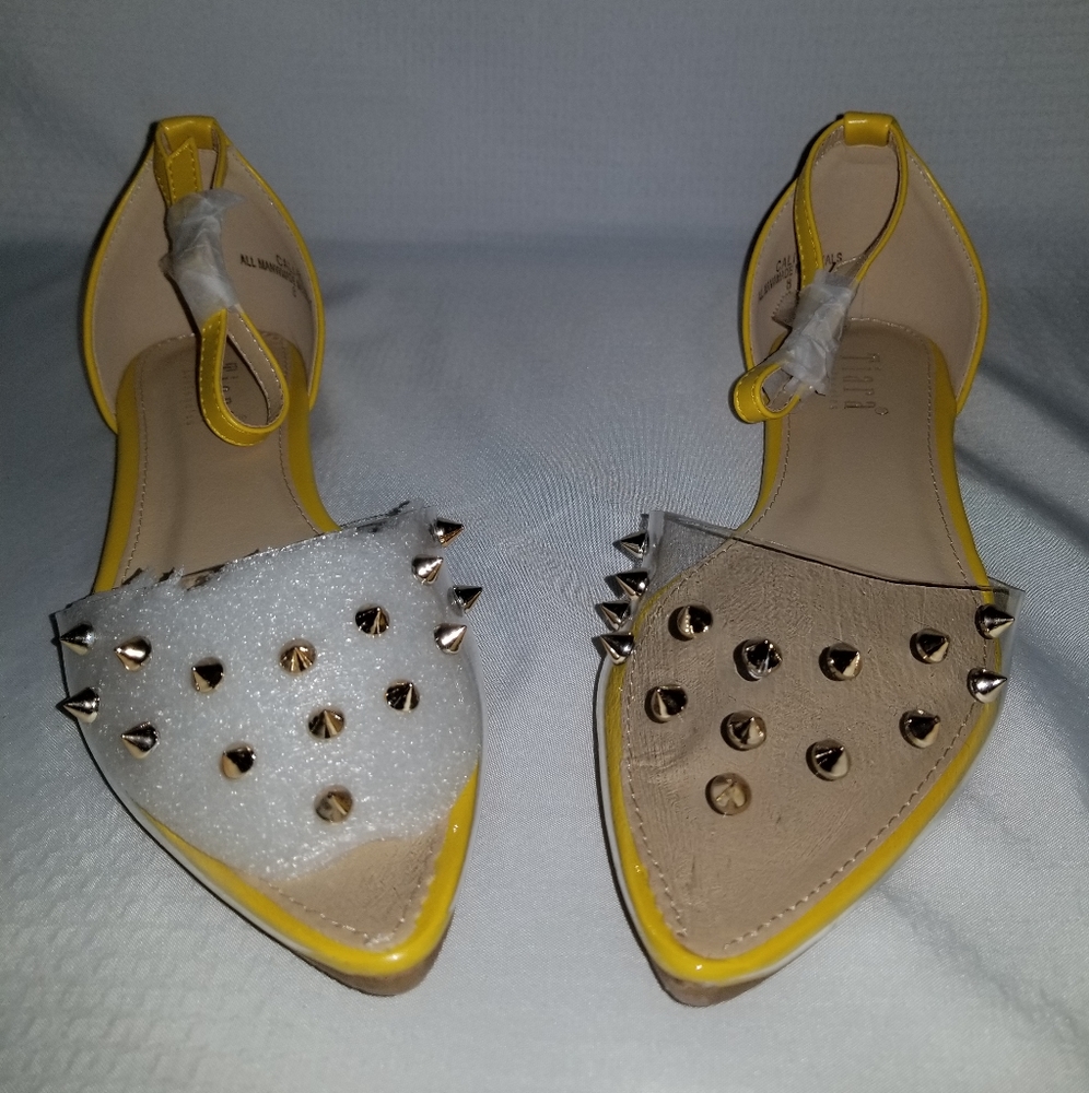 Women's Sandals - Picture 2 of 3